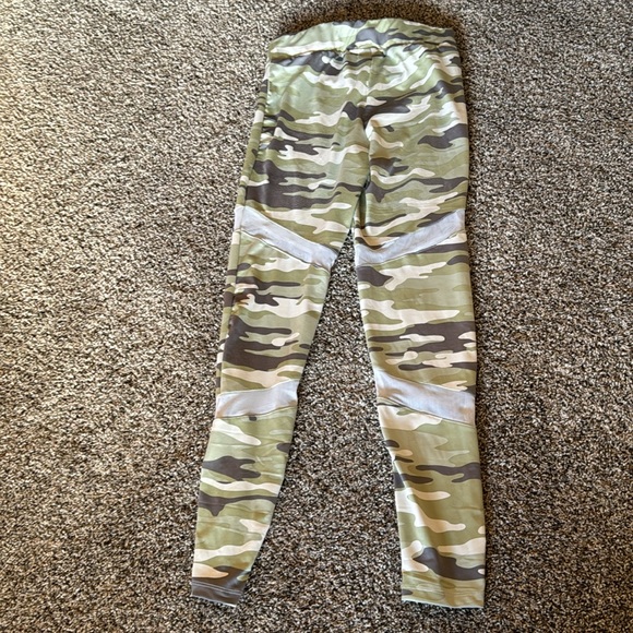 Guess camo women’s leggings size s - Picture 4 of 4